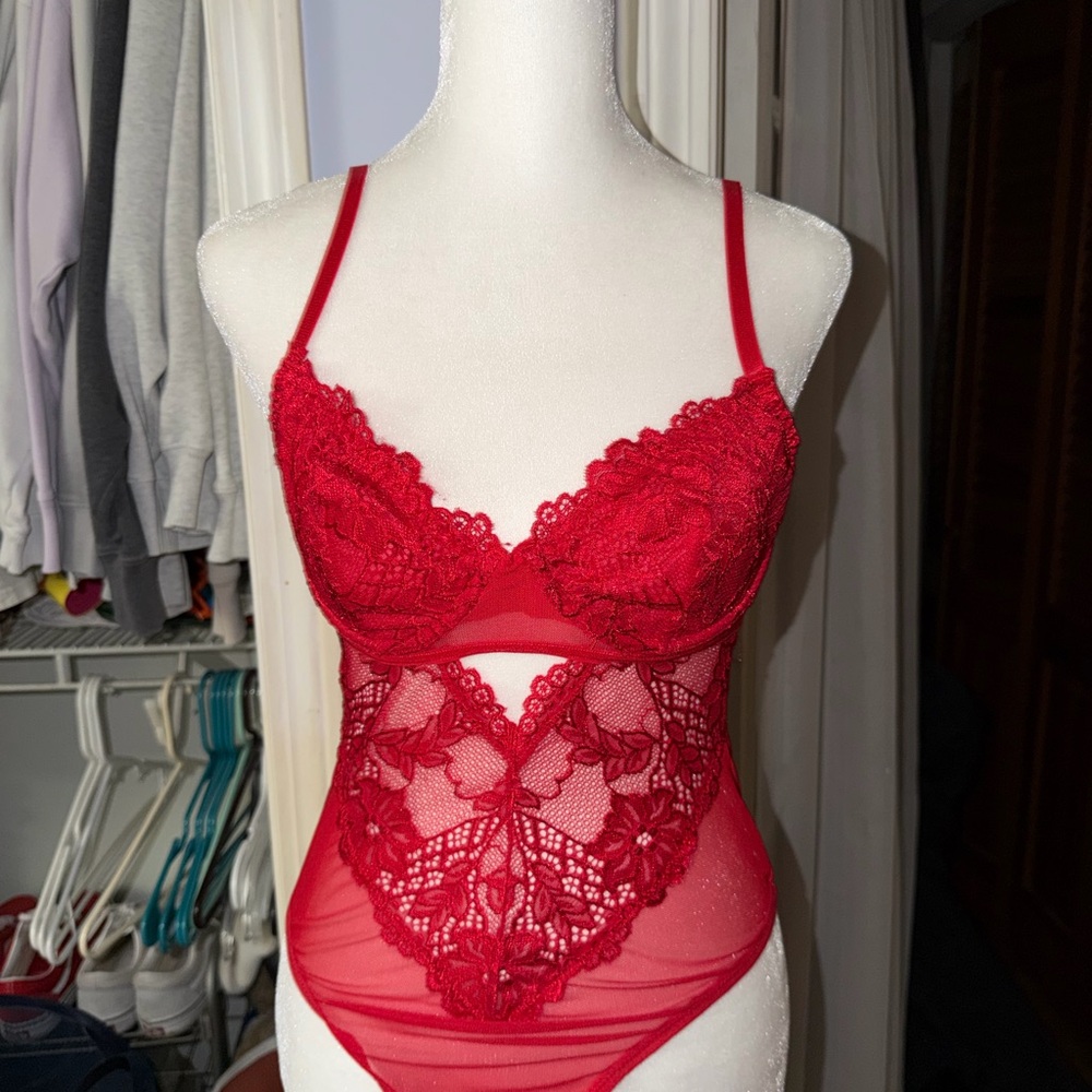 Windsor Red Lace Chemise